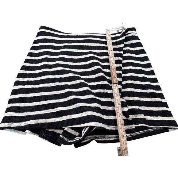 Kirious Los Angeles Striped Black & White Knit Shorts L Polyester Rayon Spandex - Picture 7 of 10
